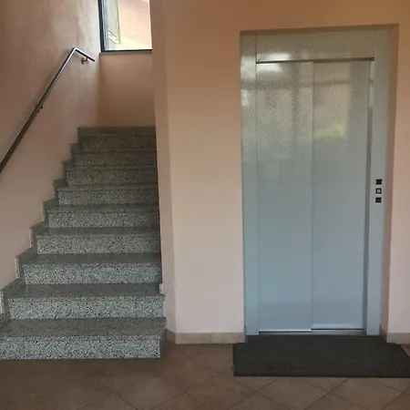 בית אירוח Condominio Fiori 1 *